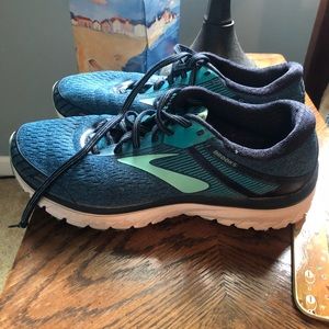 Brooks running sneaker size 8.5